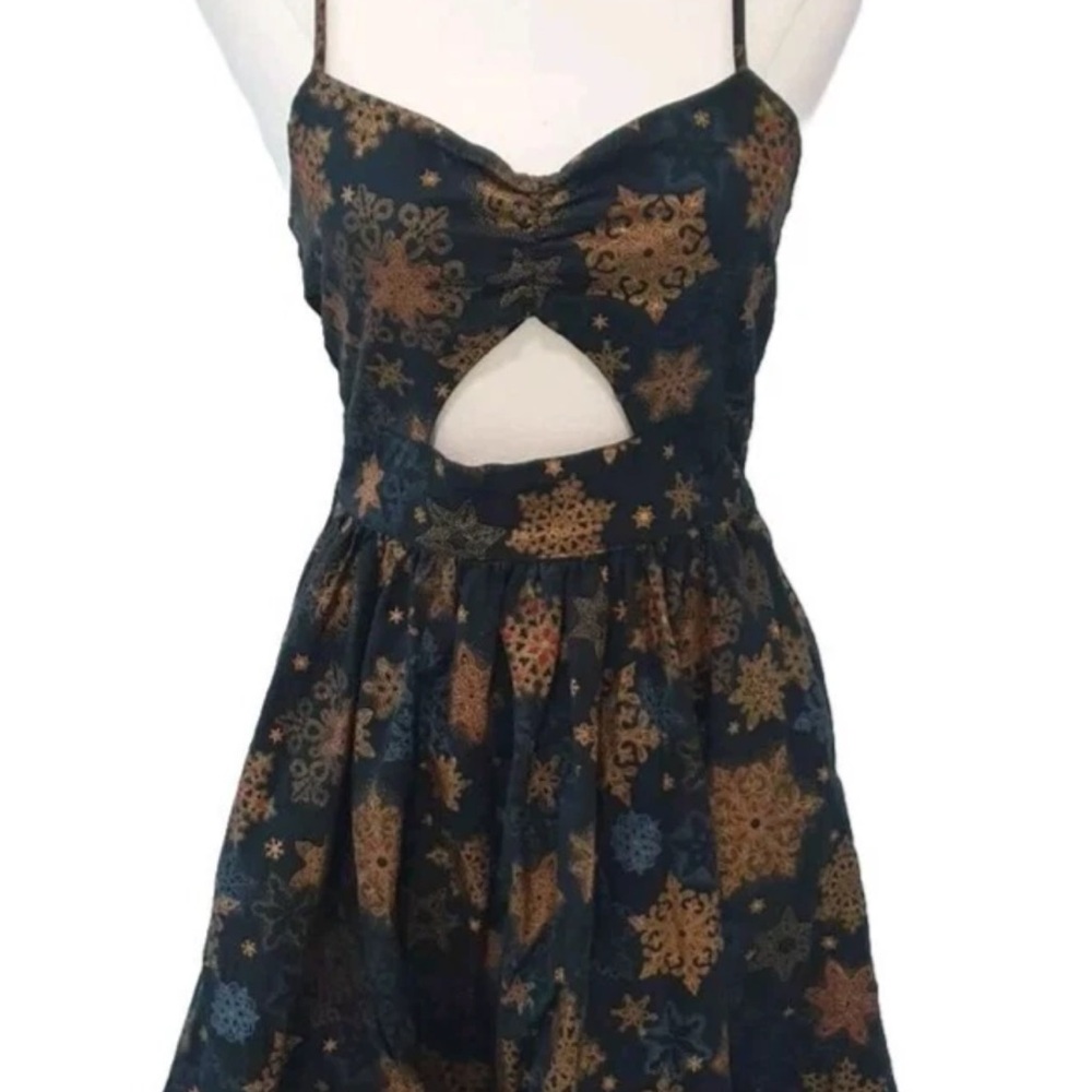 Retrolicious Black and Gold Snowflake Dress - Picture 2 of 5